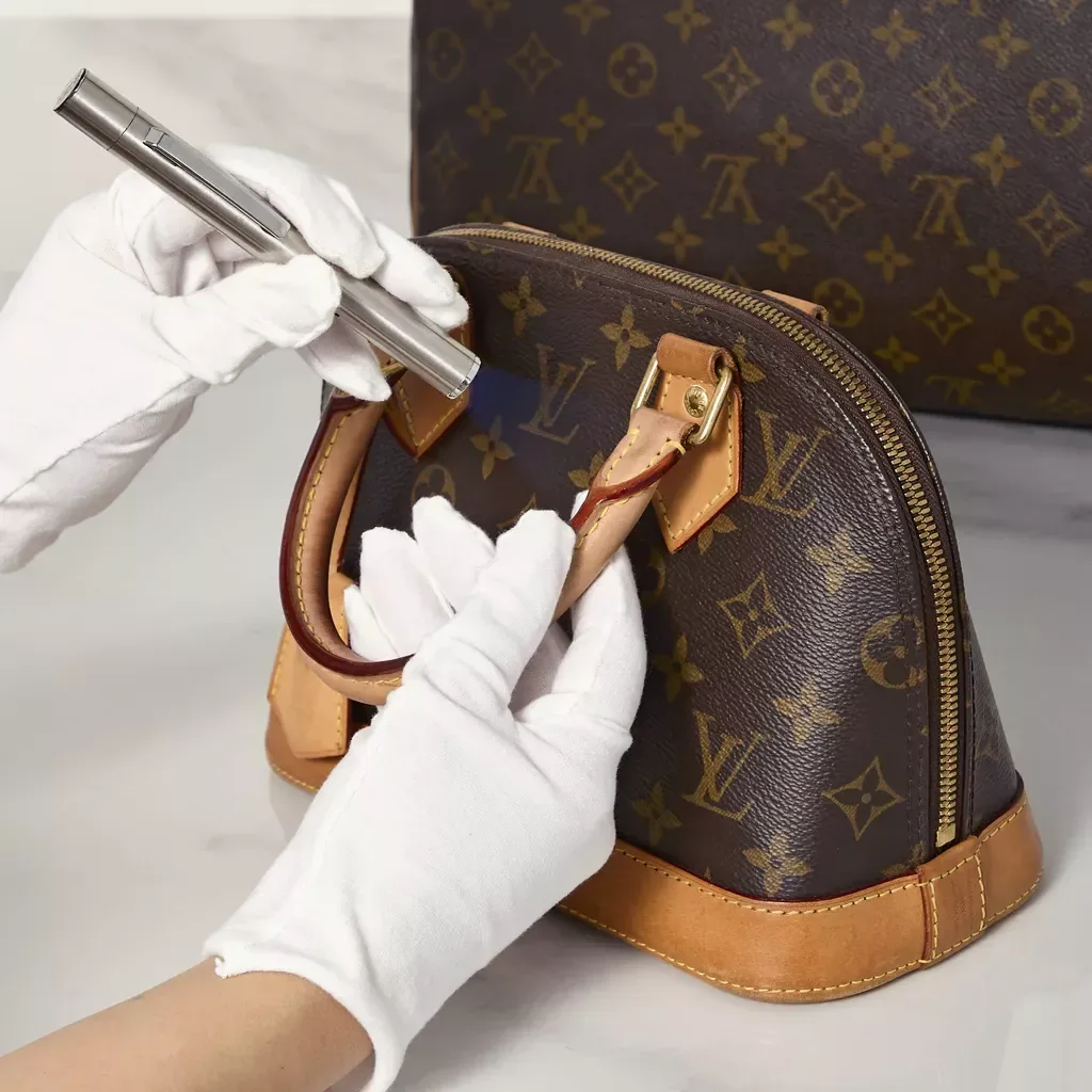 A closer look at Louis Vuitton bag details
